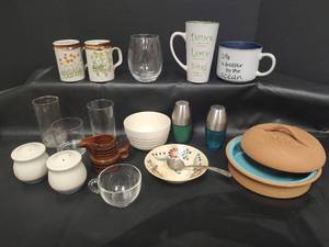 lot 703 image: Assorted Kitchen Lot