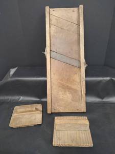 lot 711 image: Antique Kraut Cutter