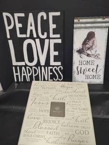 lot 715 image: Religious Inspirational Wall Decor Bundle