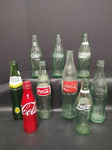 lot 729 image: Vintage Coca-Cola and Coke Glass Bottle Collection