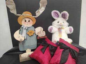 lot 735 image: Easter Bunny Decoration, Plush Rabbit and Pillows