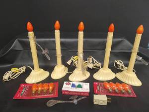 lot 743 image: Vintage Electric Window Christmas Lights and More