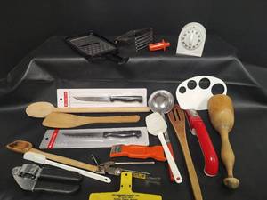 lot 746 image: Mixed Kitchen Utensils and Cooking Tools Set