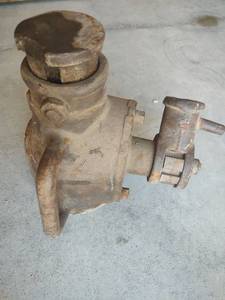 lot 1032 image: Cast IAntique 1910 Santa Fe Railroad Bottle Jack