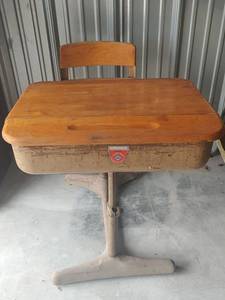 lot 1035 image: Mid-Century School Desk with Attached Chair Set
