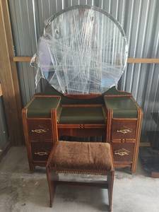lot 1049 image: Antique Ornate Waterfall Wooden Vanity Set with Mirror and Bench, 45 x 17 x 66