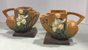 Roseville USA planter pair