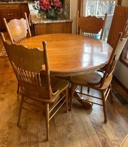 Oak pedestal dining table 30 x 48 x 48 in with a 10 in leaf and 4 chairs