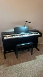 Yamaha electric piano 31 x 53 x 16 in with Kootek piano light