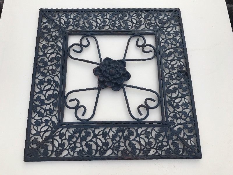 lot 755 image: Two decorative iron Decour pieces inside or out 16 x 16
