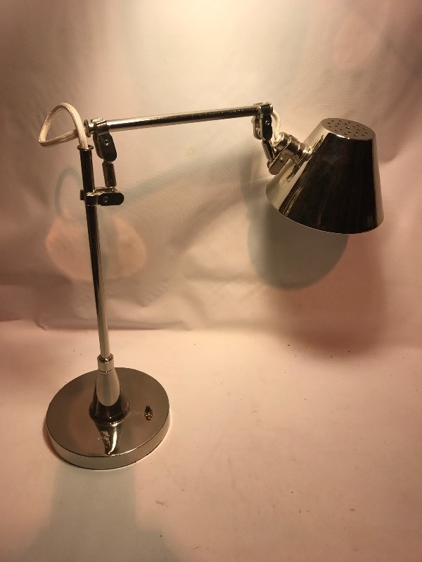 lot 789 image: Modern  desk light