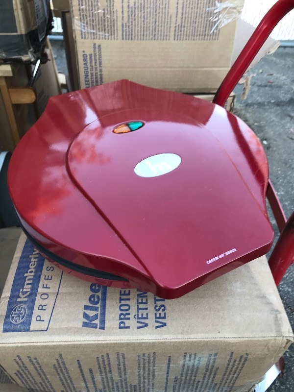lot 829 image: Nice tortilla warmer or use as griddle fits large tortillas are used as Panini press