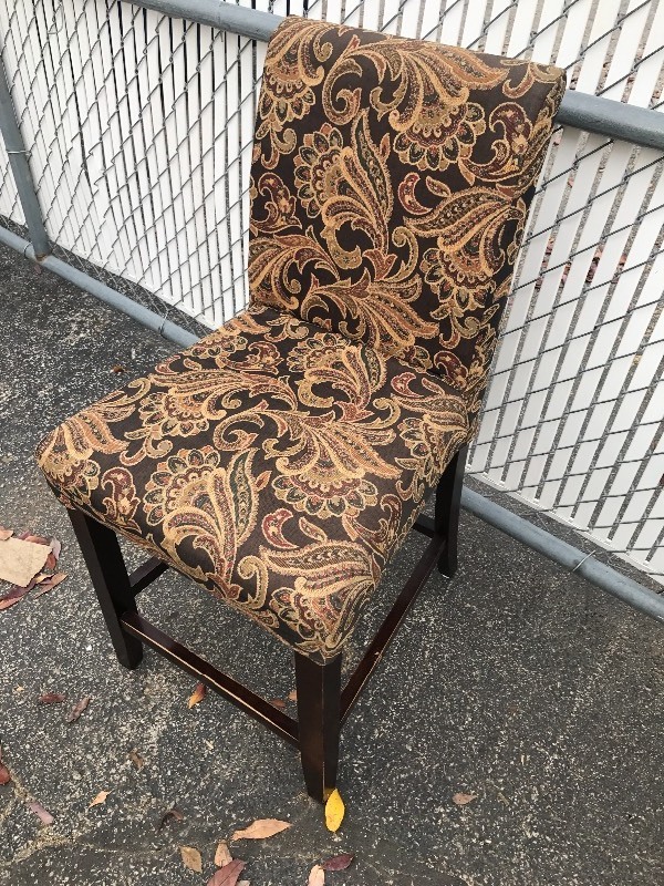 lot 849 image: Beautiful mid height chair