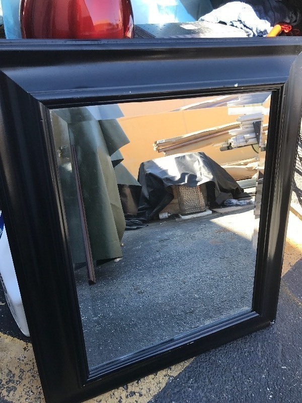 lot 9293 image: Nice heavy duty beveled glass mirror