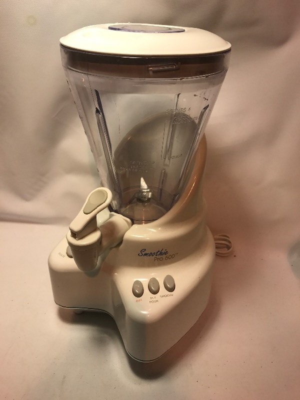 lot 9568 image: Nice smoothie blender
