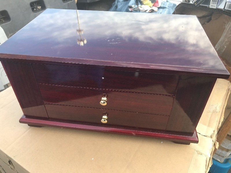 lot 9592 image: Nice looking cherry wood jewelry box as pictured