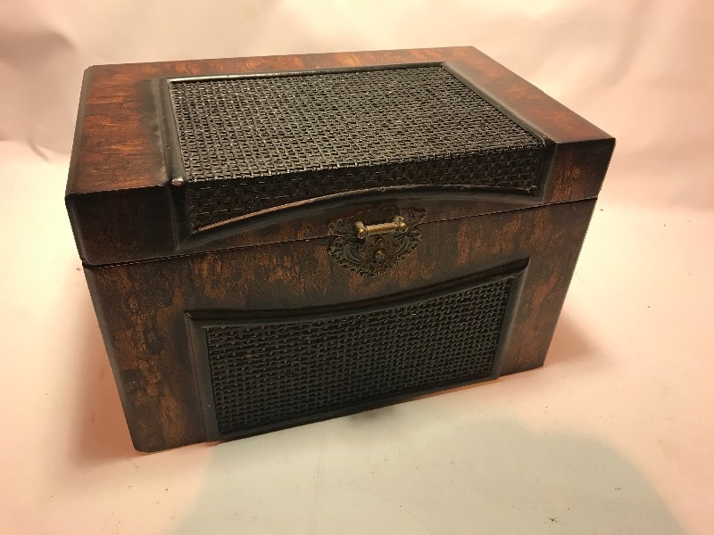 lot 9665 image: Nice Decour box