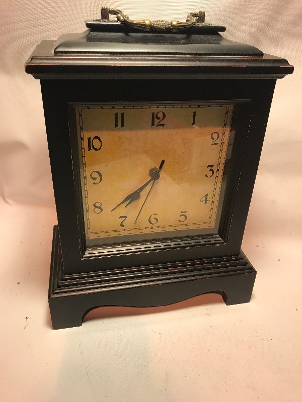 lot 9662 image: Very nice mantel clock