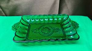 lot 314 image: Emerald Green Glass Decorative Small Tray 5x7 inches