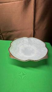 lot 316 image: Floral Milk Glass Bowl with Gold Trim