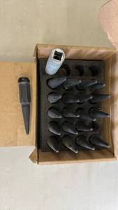 lot 346 image: 20 Piece Black Spike Steel Lug Nuts