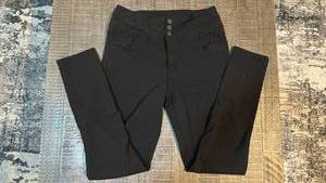 lot 402 image: Hybrid & Company Black Stretch Pants Size 12 XL-Long