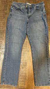 lot 404 image: Levis Classic Straight Fit Jeans Size 30