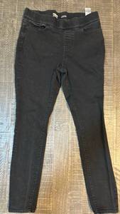 lot 411 image: Levis Signature Black Pull-On Skinny Jeans Size 12