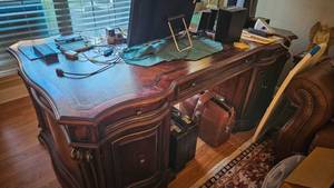 lot 508 image: This will pickup at clients home at 10am  Executive Partner Desk- L 74, W 42, H 30.5.