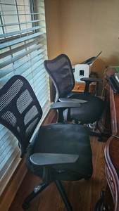 lot 510 image: This will pickup at clients home at 10am  Herman Miller Aeron Office Chair (1) per lot