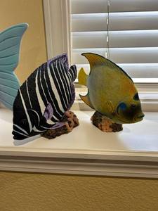 lot 517 image: Decorative Tropical Fish Figurines Set (2)