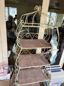 lot 536 image: Decorative White Metal Spiral Staircase Display Shelf