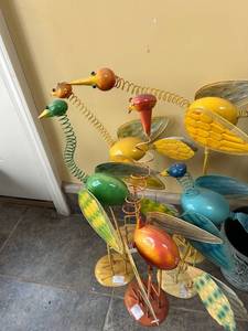lot 537 image: Mid-Century Metal Bird Bobblehead Sculptures