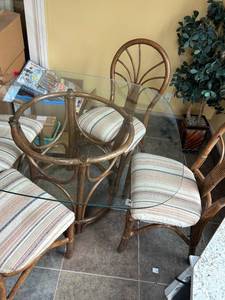 lot 539 image: Bamboo Dining Set with Glass Top Table