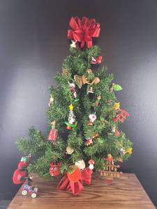 lot 3304 image: Decorated Wall Christmas Wreath with Miniature Ornaments