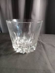 lot 2298 image: Crystal Starburst Pattern bowl