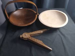 lot 2300 image: Norwegian Carved Wood Serving Set