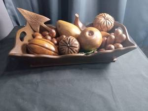 lot 2301 image: Carved Wooden Fruit Bowl Decoration