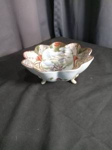 lot 3028 image: Japanese Porcelain Scalloped Bowl with Scenic Design