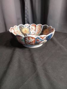 lot 3029 image: Japanese Imari Porcelain Bowl with Chrysanthemum Design