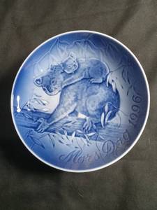 lot 3037 image: 1996 B&G Mothers Day Collector Plate