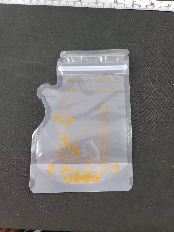 lot 2972 image: Medela Breast Milk Storage Bag 100 count  (4 bonus Motif Breast milk Storage Bag)