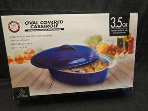lot 2063 image: Chefs Counter Oval Covered Casserole W Lid 3.5 Qt Stoneware Blue Wh Non-stick