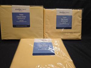 lot 2080 image: Mainstays Twin Flat Sheet Buttercream set of 3