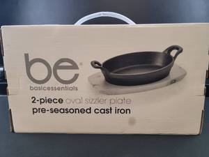 lot 3243 image: New Basic Essentials 2-Piece Oval Sizzler Plate Set