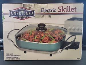 lot 3248 image: Americana Classics 12-inch Electric Skillet