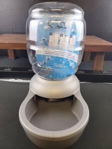 lot 3251 image: Petmate Replendish Pet Water Dispenser