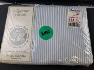lot 3255 image: Supreme Touch 250 Thread Count King Fitted Sheet