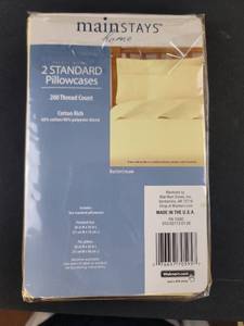 lot 3256 image: Mainstays Buttercream Standard Pillowcases Set