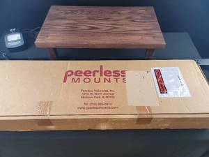 lot 3259 image: Peerless TV Wall Mount Bracket
